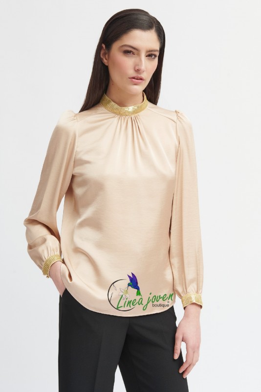 Blusa beige satinado detalles...