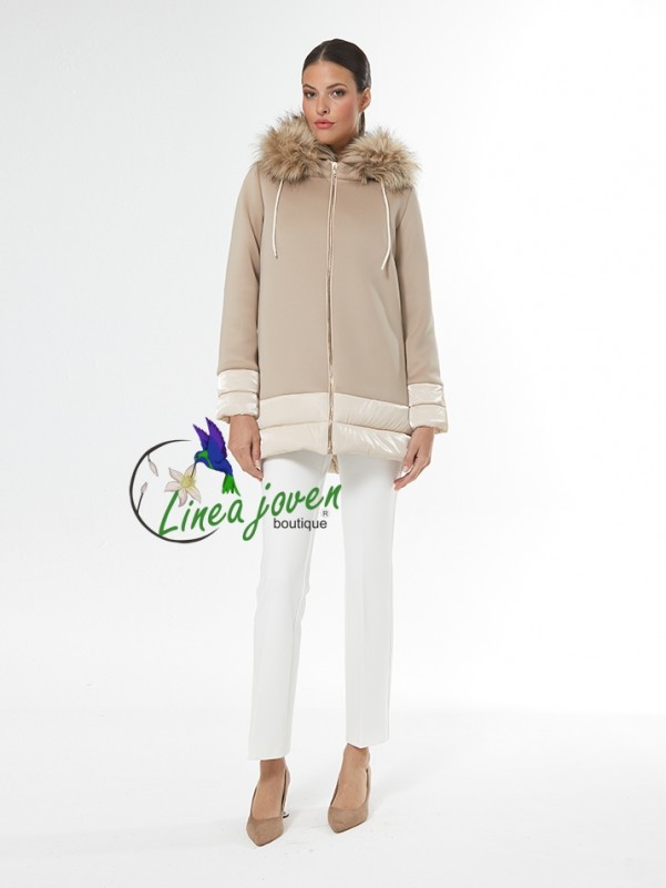 Abrigo beige capucha con pelo